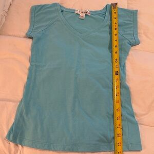 Derek Heart V neck Tee Shirt Aqua Blue Sz. Medium